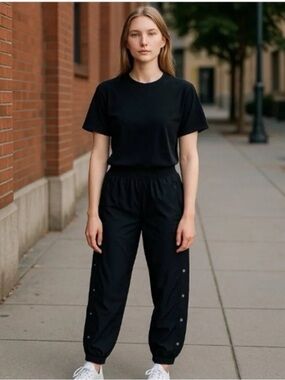Lululemon Women's Black Snap-Detail Jogger Pants